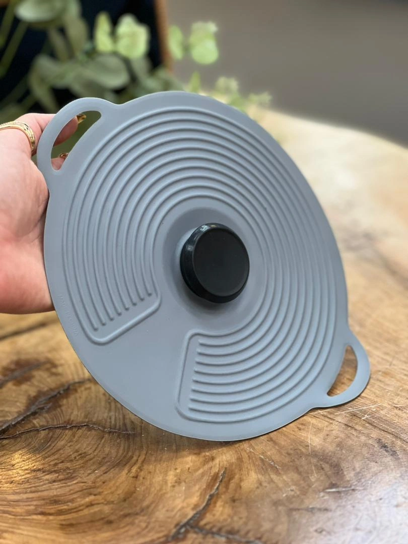 بسته‌بندی زیبا و باکیفیت درب قابلمه سیلیکونی فروشگاه سبد