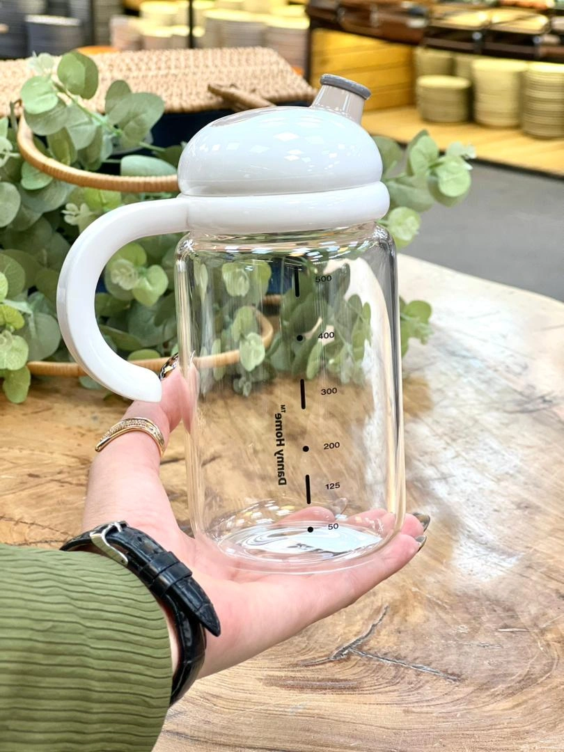 روغن ریز شیشه‌ای دنی هوم 500 میلی‌لیتر با طراحی مدرن و درب خودکار برای سرو آسان روغن.