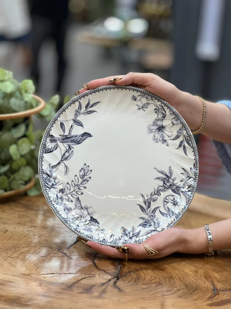 نمای نزدیک بشقاب پلوخوری گلد کیش با لعاب براق