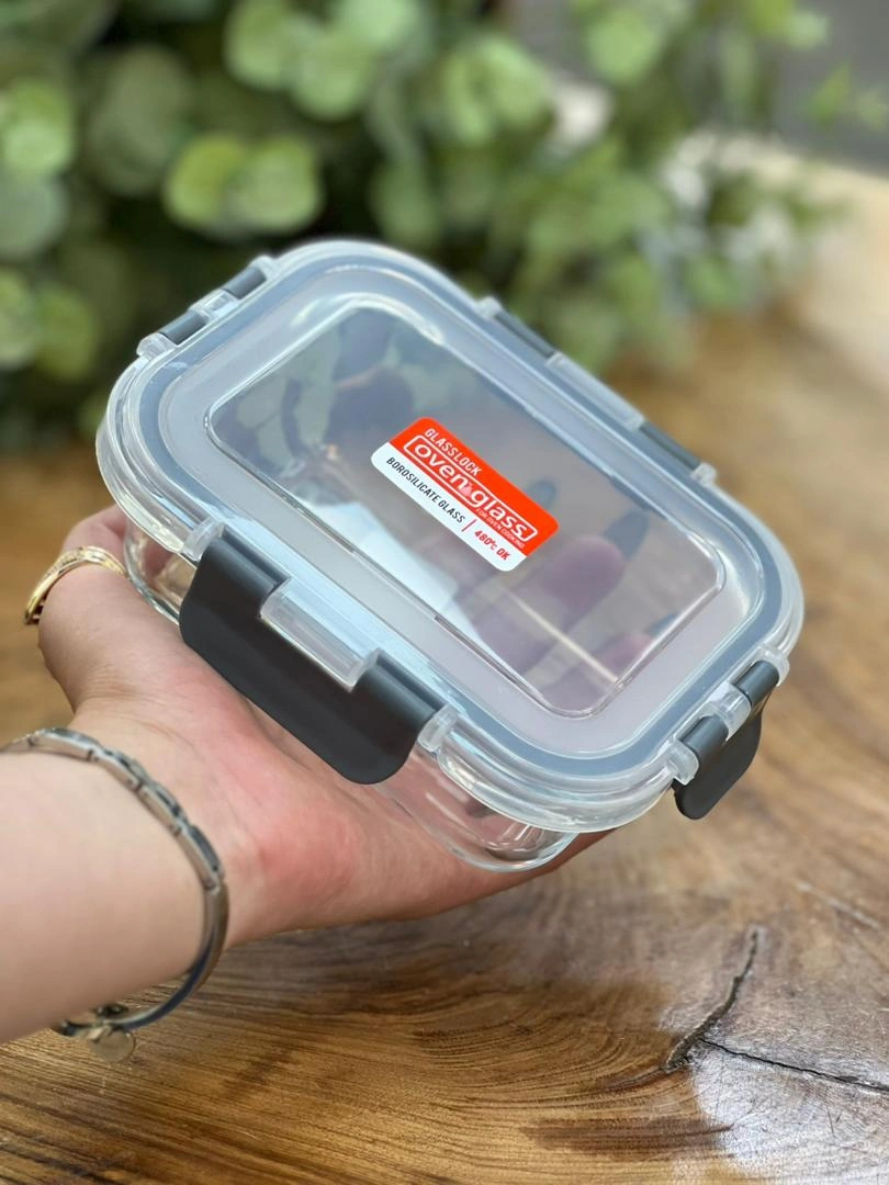 ظرف نگهدارنده هوم کت در چند سایز مختلف روی میز آشپزخانه