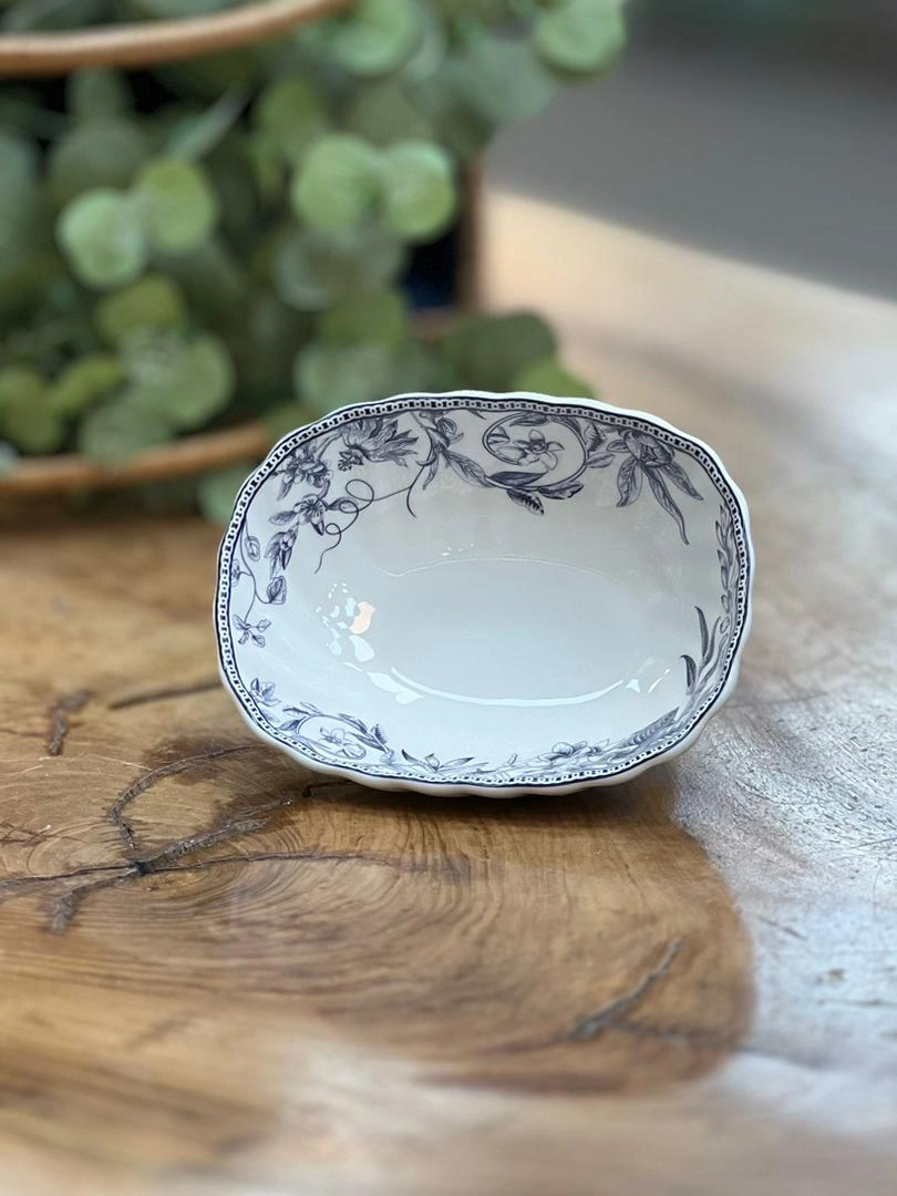 پیاله بیضی سفید لوکس مناسب سرو دسر و سالاد