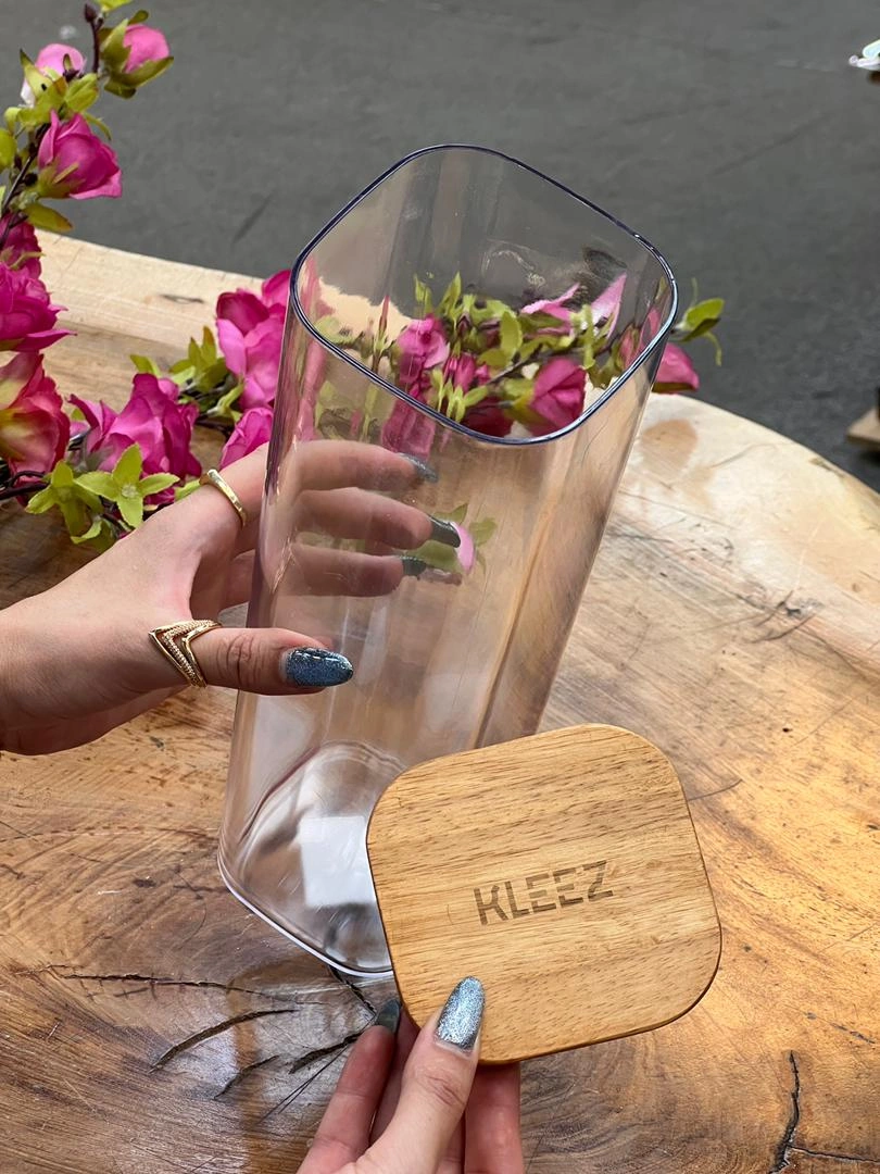 جزئیات درب چوبی بانکه با واشر سیلیکونی آب‌بند