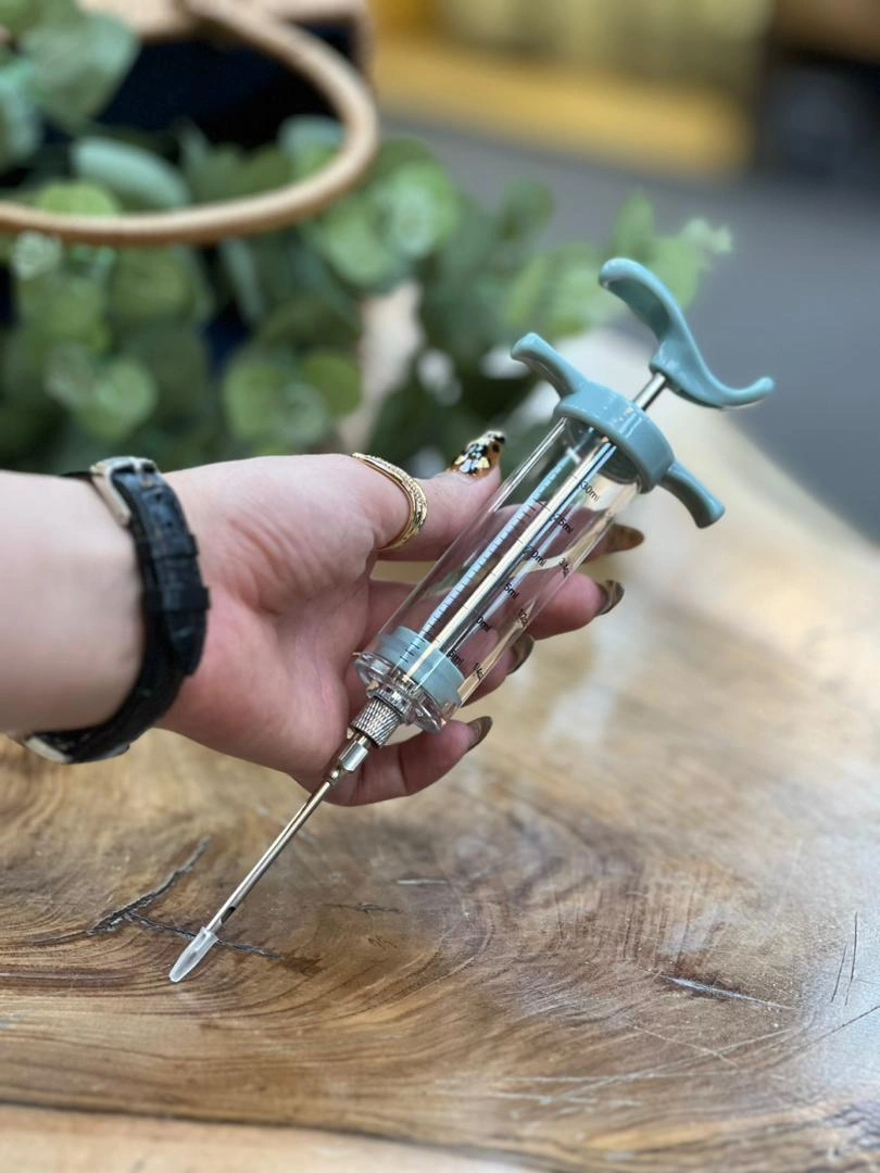 سرنگ مرینیت دنی هوم ۳۰ میلی‌لیتر از جنس اکرولیک و استیل، طراحی شیک و مناسب برای مرینیت کردن گوشت‌ها