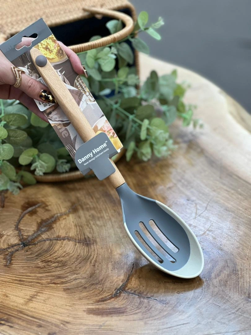 ملاقه دنی هوم در کنار بشقاب خورشت ایرانی – مناسب سرو غذاهای گرم