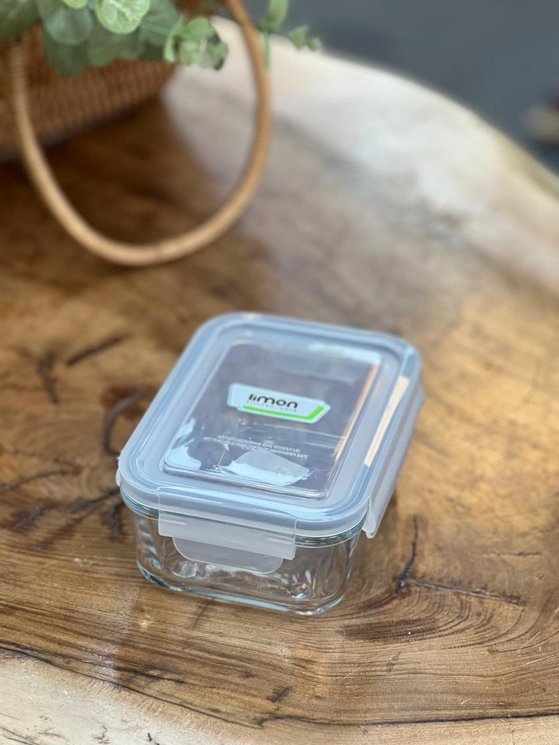 استفاده از ظرف شیشه‌ای لیمون برای نگهداری خشکبار