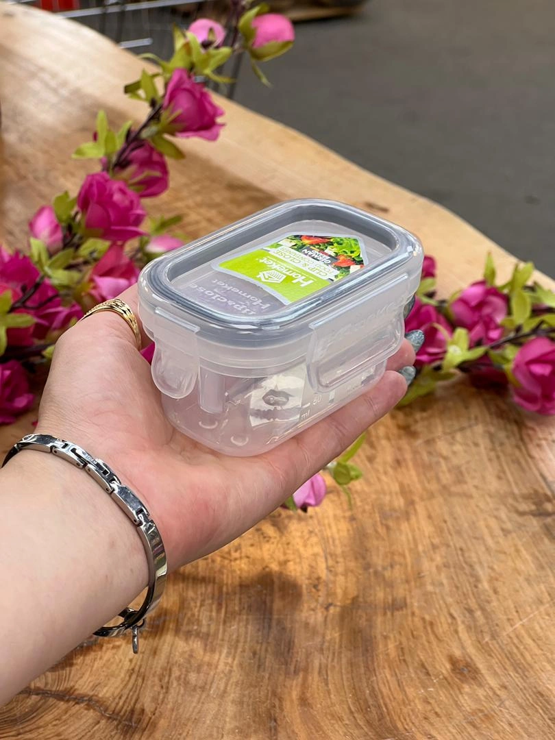 ظرف فریزری هوم کت در حال استفاده در فریزر