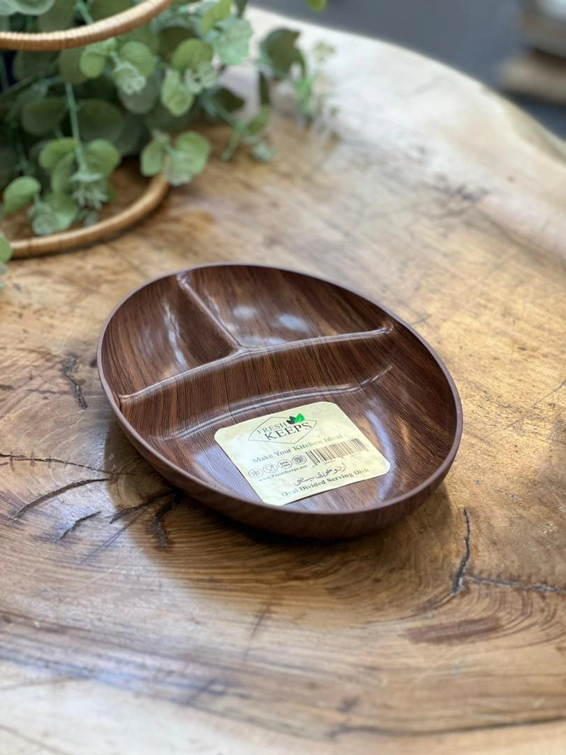 اردوخوری بیضی سه‌خانه طرح چوب فرش‌کیپس قرار گرفته روی میز چوبی