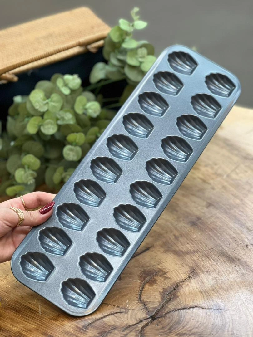 قالب مدلن دنی‌هوم ۲۰ خانه از جنس تفلون نچسب – مناسب برای پخت شیرینی و دسر