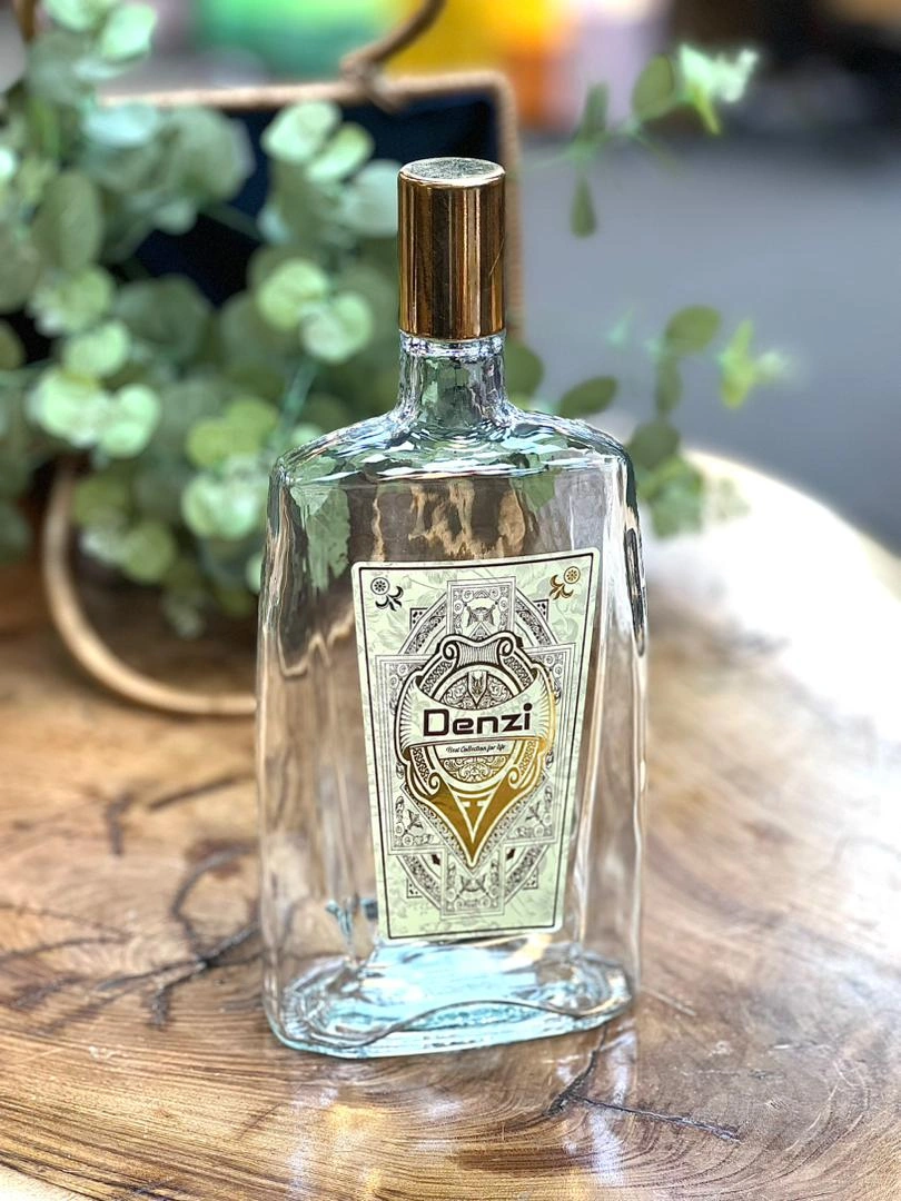 بطری شیشه‌ای نوشا دنزی با شیشه شفاف و درب فلزی طلایی