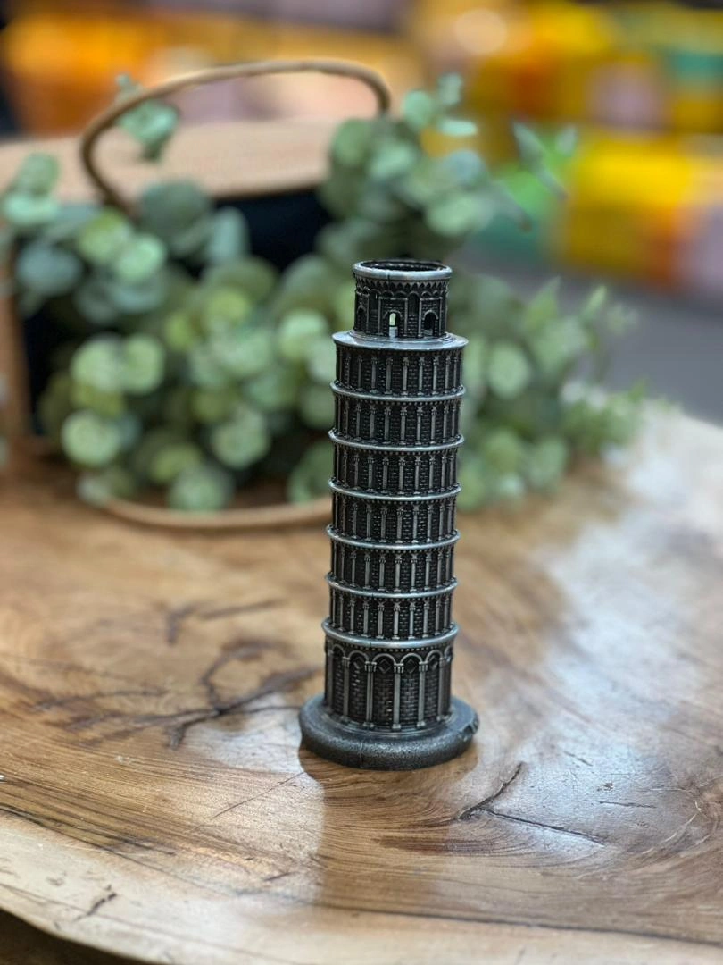 مجسمه دکوری طرح برج پیزا با رنگ فلزی و طراحی دقیق برای تزئین دکور منزل