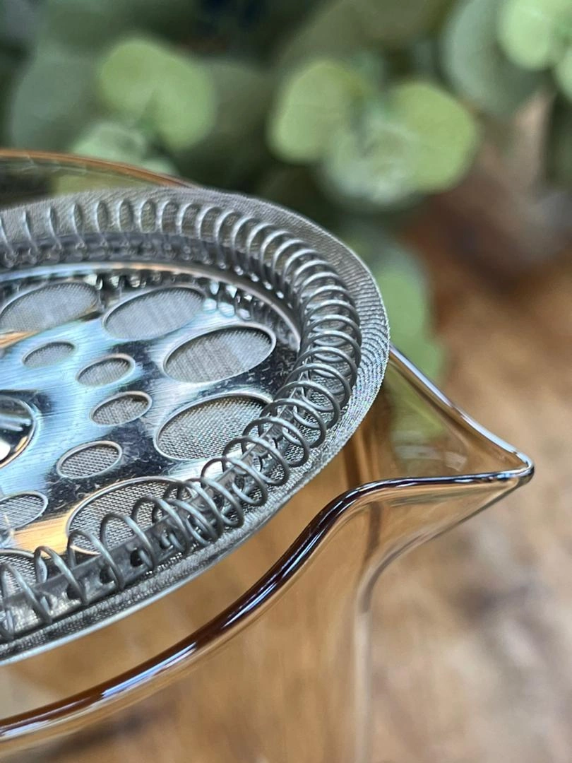 فرنچ پرس شیشه‌ای ۱ لیتری با فیلتر استیل و درب کرومی