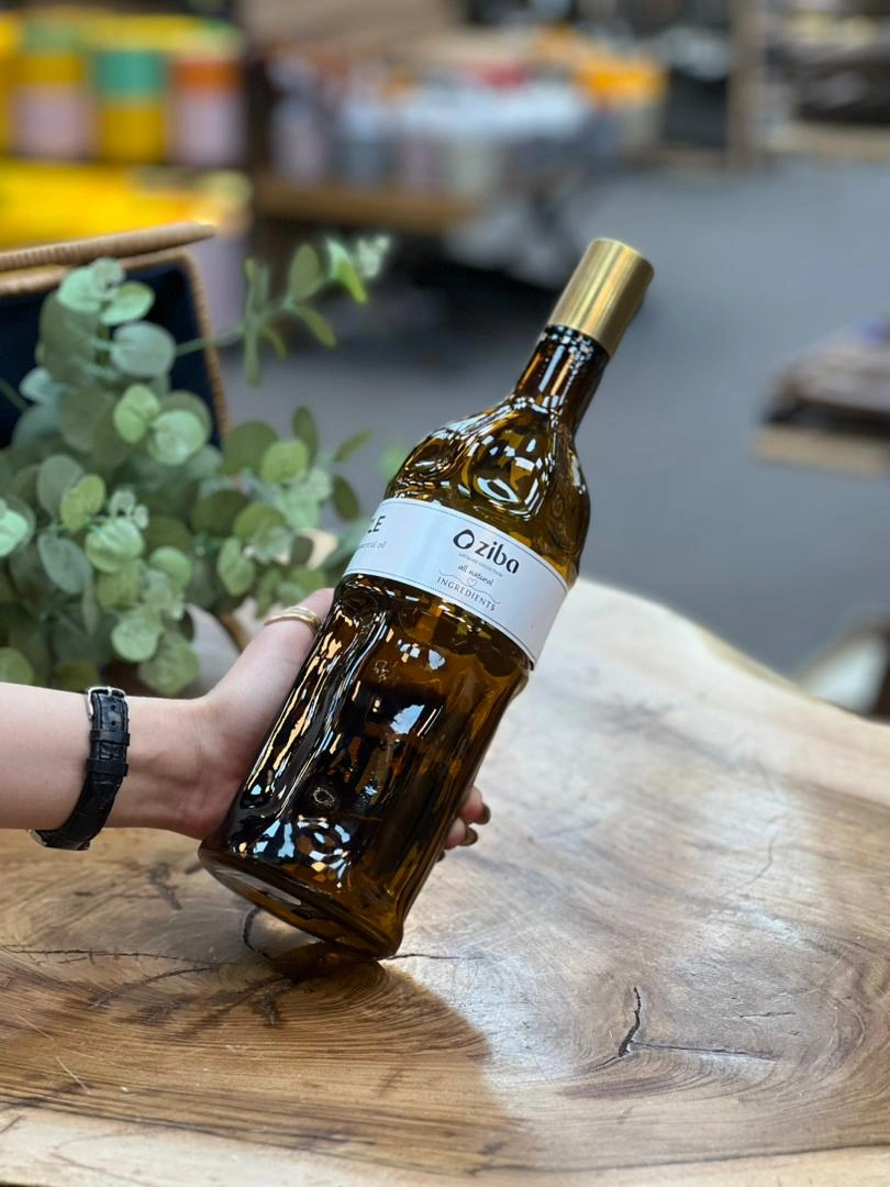 بطری شیشه‌ای قهوه‌ای زیباسازان مدل سیروان با درب فلزی مقاوم و طراحی مدرن یک لیتری