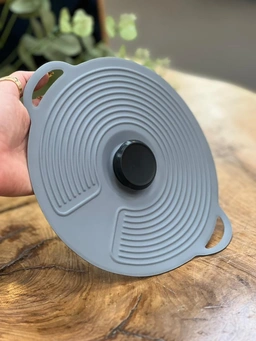 بسته‌بندی زیبا و باکیفیت درب قابلمه سیلیکونی فروشگاه سبد