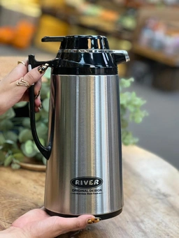 فلاسک ریور ۱.۶ لیتر با بدنه استیل و داخل شیشه‌ای، طراحی مقاوم برای نگهداری نوشیدنی‌ها در دمای مطلوب.