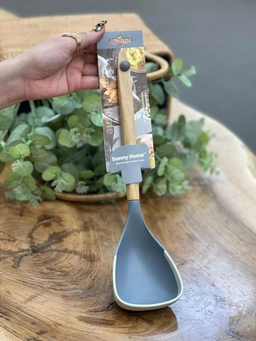 دسته چوبی طبیعی و ارگونومیک ملاقه سیلیکونی