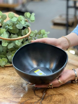 کاسه مشکی ملامین برند لرد با طراحی مدرن و ساده برای سرو انواع غذاها و دسرها