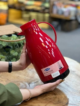 فلاسک ۱.۹ لیتری برند ریور با طراحی مدرن و استفاده آسان، گزینه‌ای مناسب برای نگهداری مایعات در هر شرا