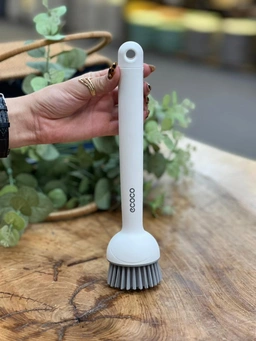 «نمای نزدیک از برس سفید Ecoco با الیاف مقاوم و بادوام»