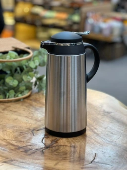 فلاسک 1.6  لیتری برند ارتیستون با طراحی شیک و کاربردی، مناسب برای استفاده روزانه.