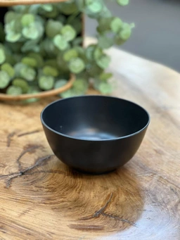 نمای نزدیک از بافت و جنس ملامین کاسه LORD – سطح صاف و براق با مقاومت بالا