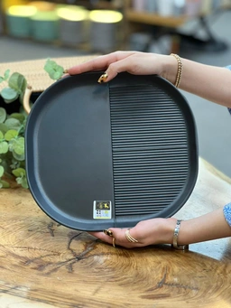 نمای نزدیک بشقاب استیک LORD با طراحی مدرن