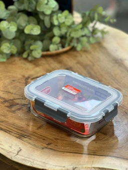 چیدمان ظروف نگهدارنده مستطیلی در کابینت آشپزخانه