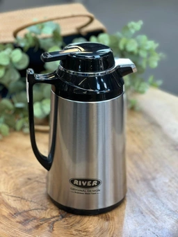 فلاسک ریور ۱ لیتر با بدنه استیل و داخل شیشه‌ای، مناسب برای نگهداری مایعات به مدت طولانی.