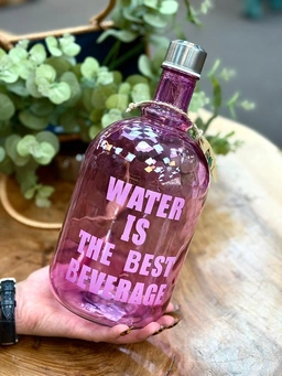 بطری شیشه‌ای دنیز مدل آیکال رنگی با نوشته WATER IS THE BEST BEVERAGE و درب پیچی فلزی