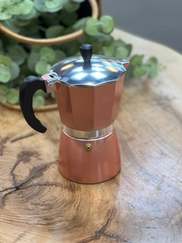 تصویر موکاپات ۶ کاپ رنگی با بدنه مقاوم، درب استیل و دسته مشکی ارگونومیک.