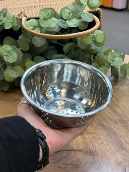 تفاله‌گیر استیل مشبک مخصوص سینک، مناسب جلوگیری از عبور پسماندهای ریز غذا.