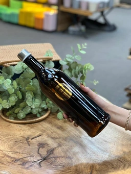 بطری شیشه‌ای قهوه‌ای دنیز مدل ارمیا با درب فلزی پیچی و طراحی ساده و بادوام