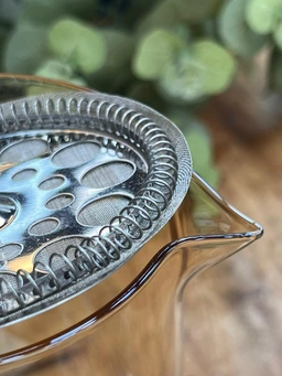 فرنچ پرس شیشه‌ای ۱ لیتری با فیلتر استیل و درب کرومی