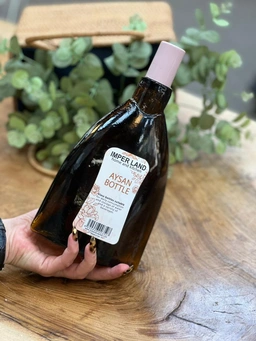 بطری شیشه‌ای یک لیتری امپرلند مدل ایسان با درب پلاستیکی پیچی و طراحی خاص